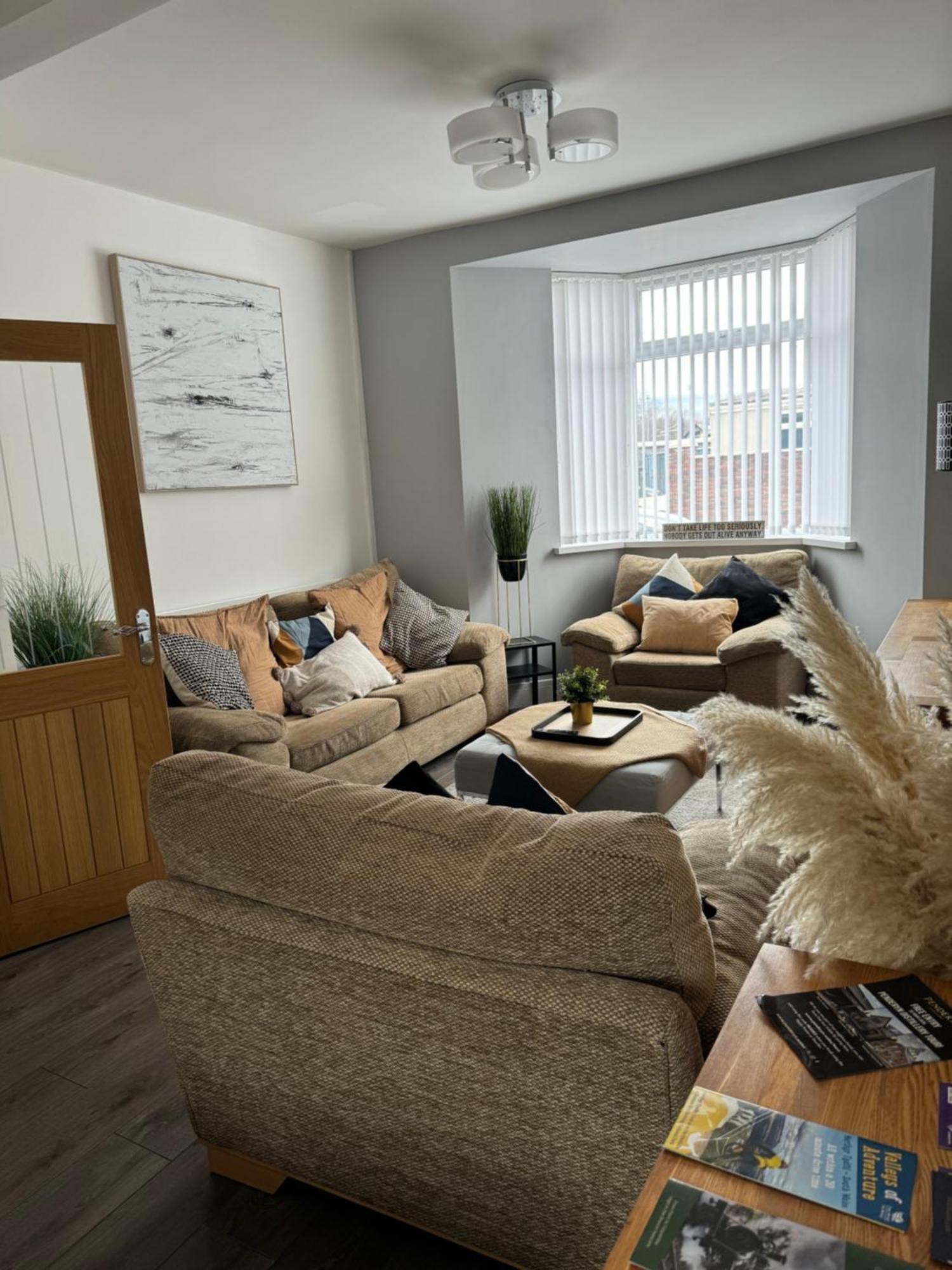 Modern, Spacious And Central Location Aberdare Extérieur photo