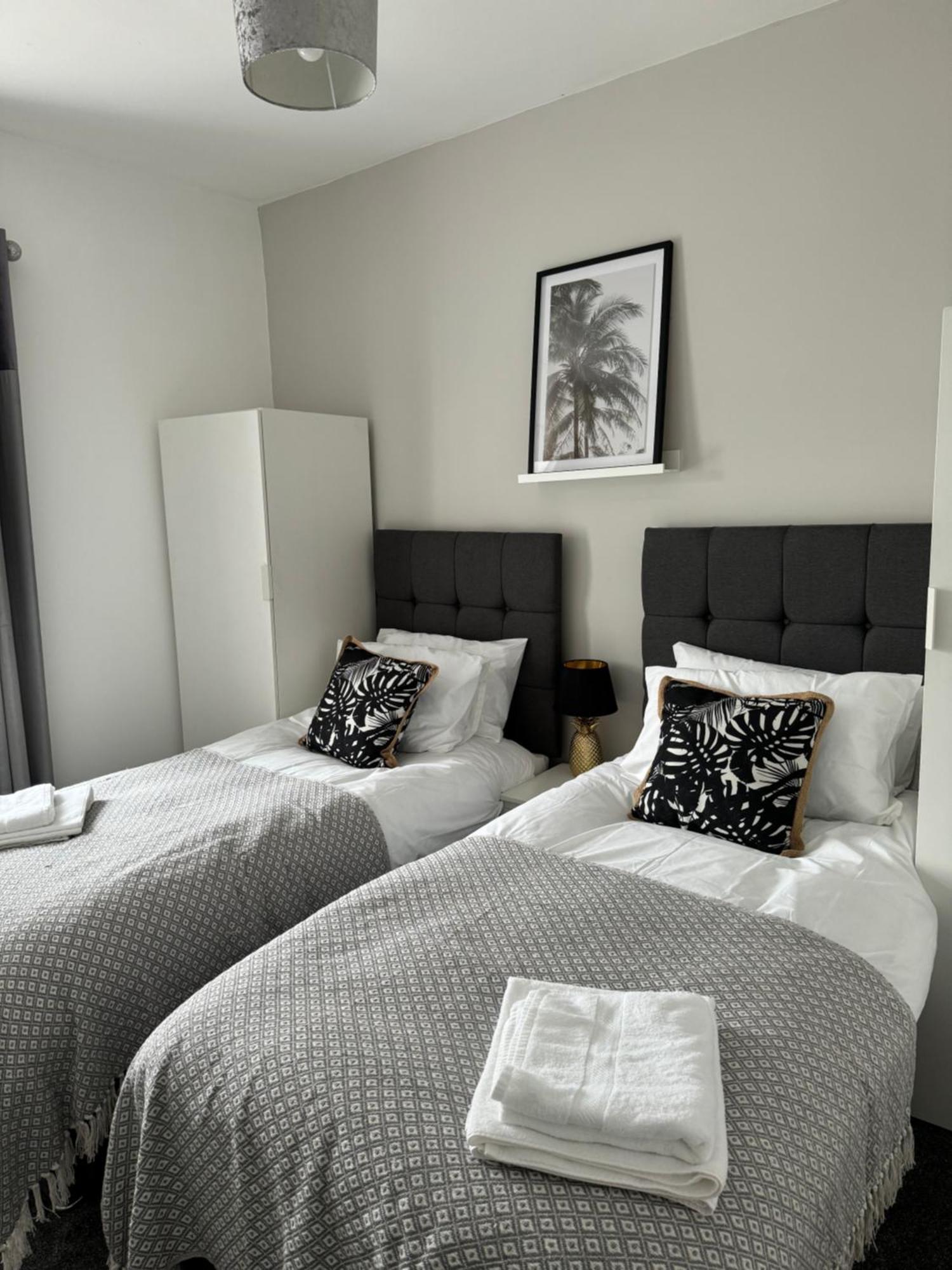 Modern, Spacious And Central Location Aberdare Extérieur photo