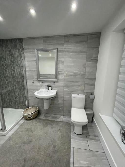 Modern, Spacious And Central Location Aberdare Extérieur photo