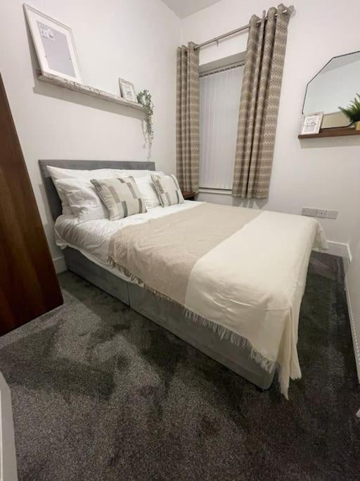 Modern, Spacious And Central Location Aberdare Extérieur photo