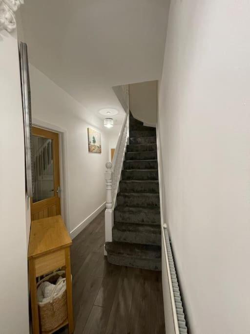 Modern, Spacious And Central Location Aberdare Extérieur photo