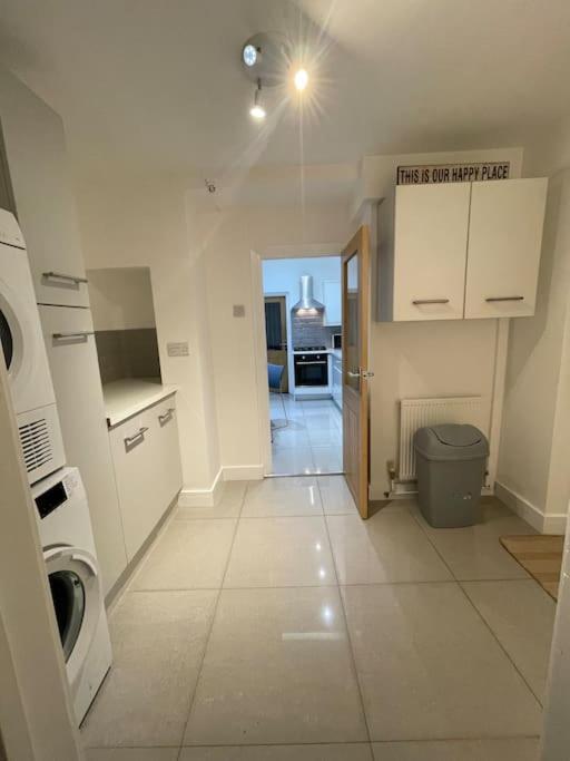 Modern, Spacious And Central Location Aberdare Extérieur photo